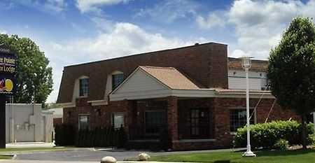 Shore Pointe Motor Lodge Of St Clair Shores Roseville Exterior photo